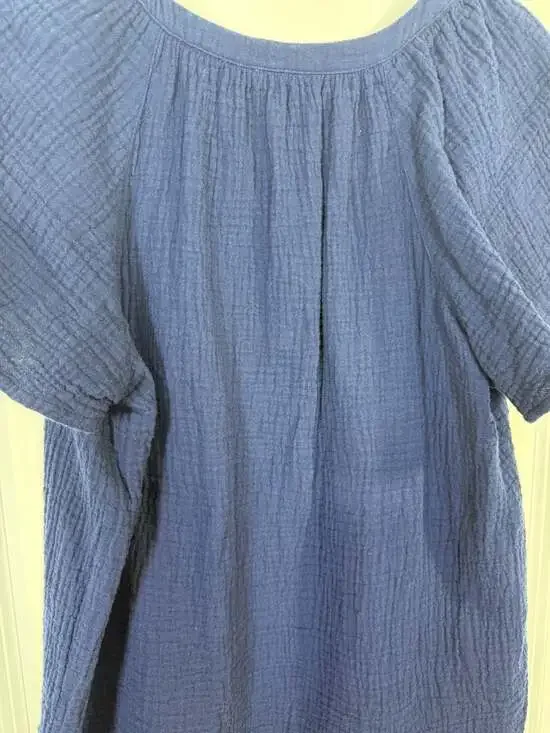 Tommy Bahama Island Gauze Short-Sleeve V-Neck Top, Size S - Picture 4 of 8